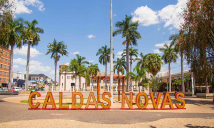 Prefeito reeleito de Caldas Novas revoga taxa de turismo na cidade