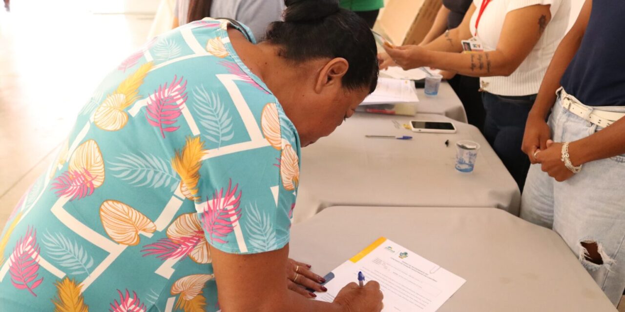Governo entrega primeiras escrituras do programa Casas a Custo Zero